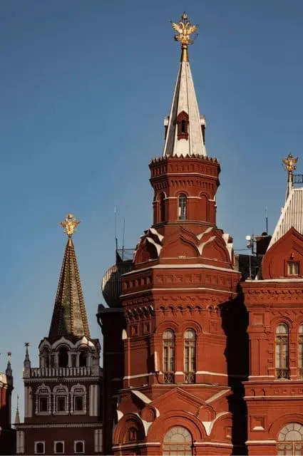 Башни Государственного исторического музея у Красной площади — в нескольких минутах от дома